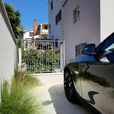 In The Very Heart Of - 50m To The *