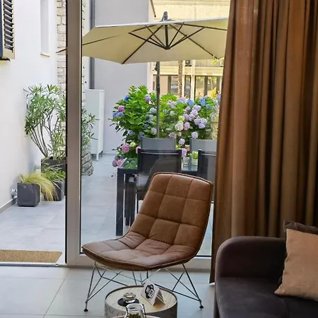 In The Very Heart Of - 50m To The Apartment