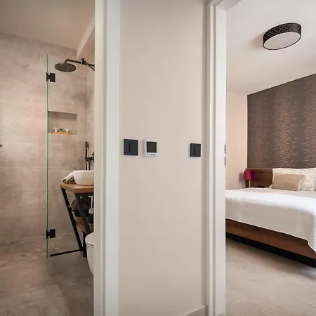 In The Very Heart Of - 50m To The *