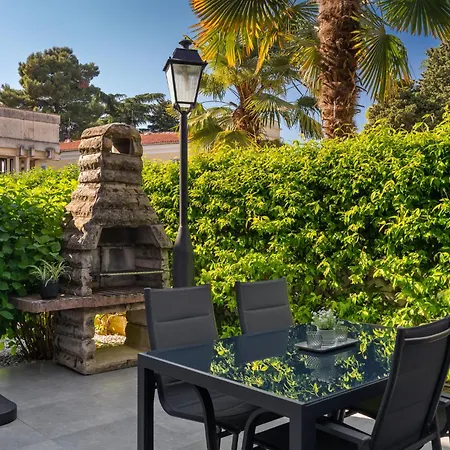 In The Very Heart Of - 50m To The *