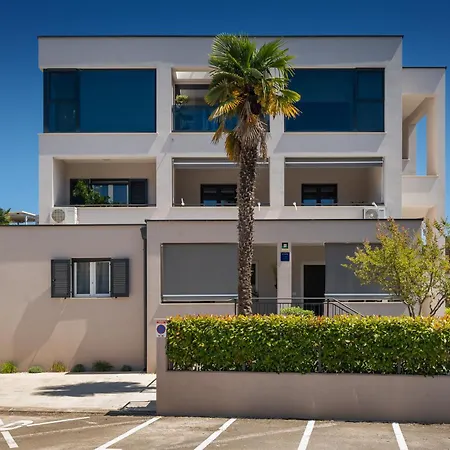 In The Very Heart Of - 50m To The *